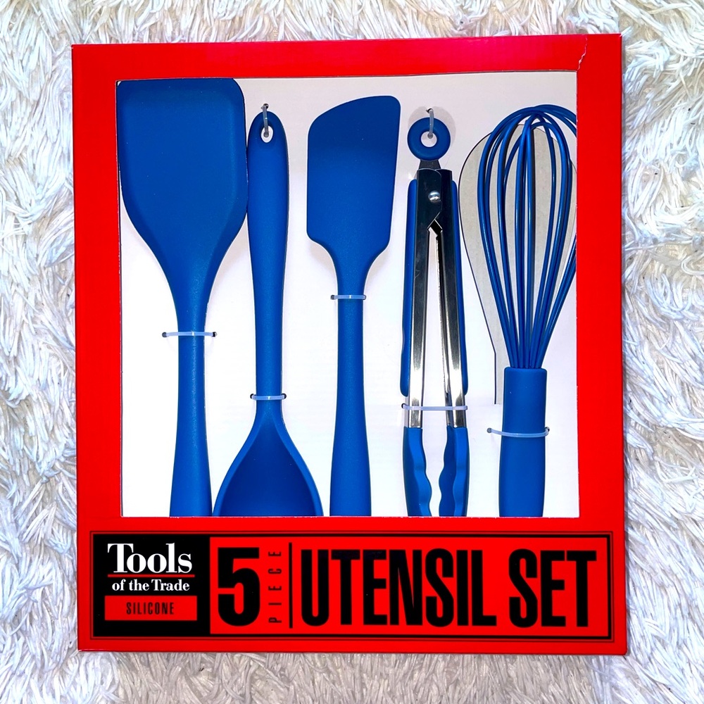 New in box 5 piece SILICONE kitchen set.